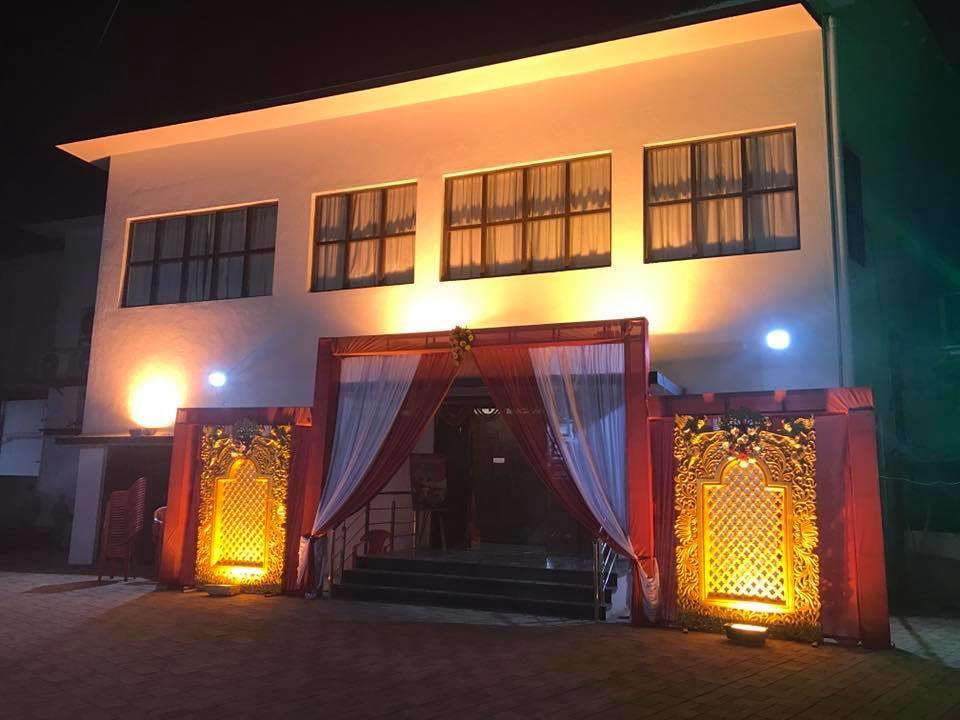 Royale Inn Вапи Екстериор снимка