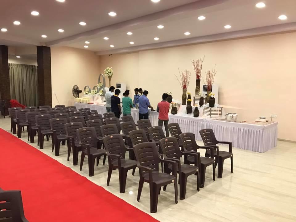 Royale Inn Вапи Екстериор снимка