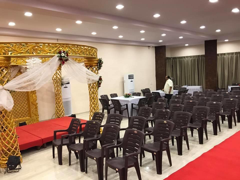 Royale Inn Вапи Екстериор снимка