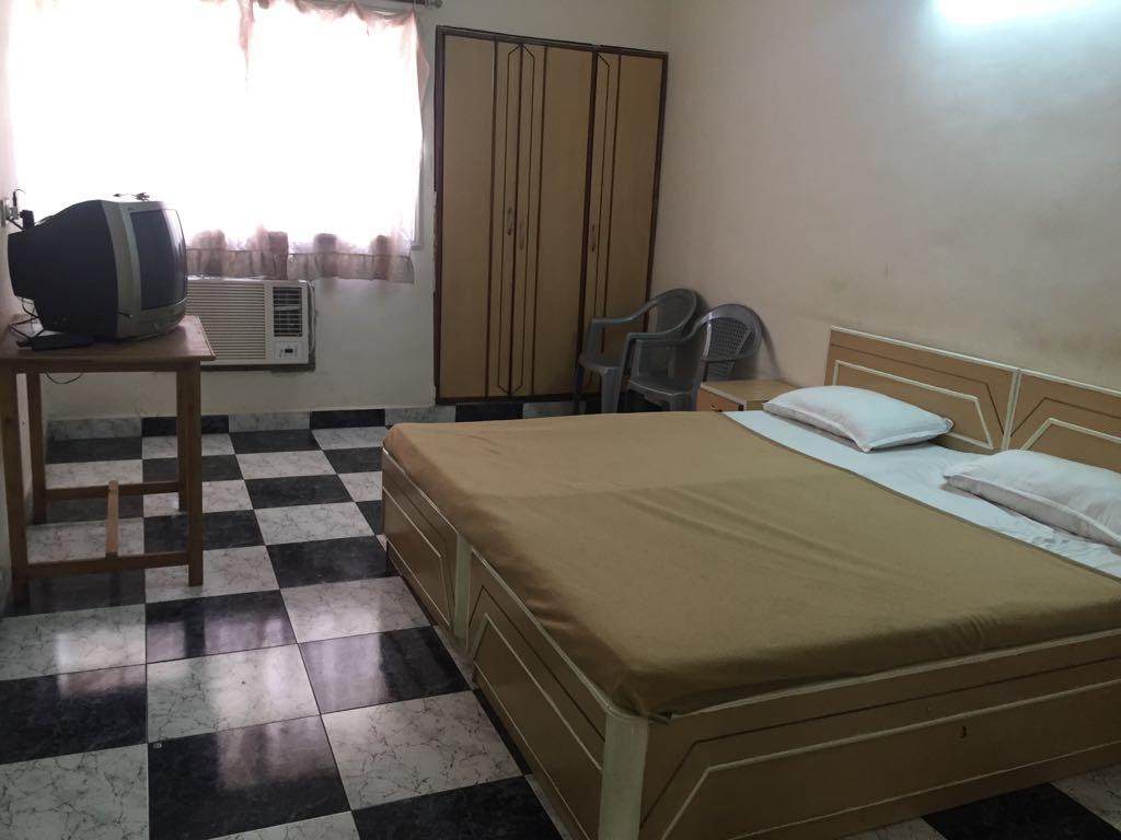 Royale Inn Вапи Екстериор снимка