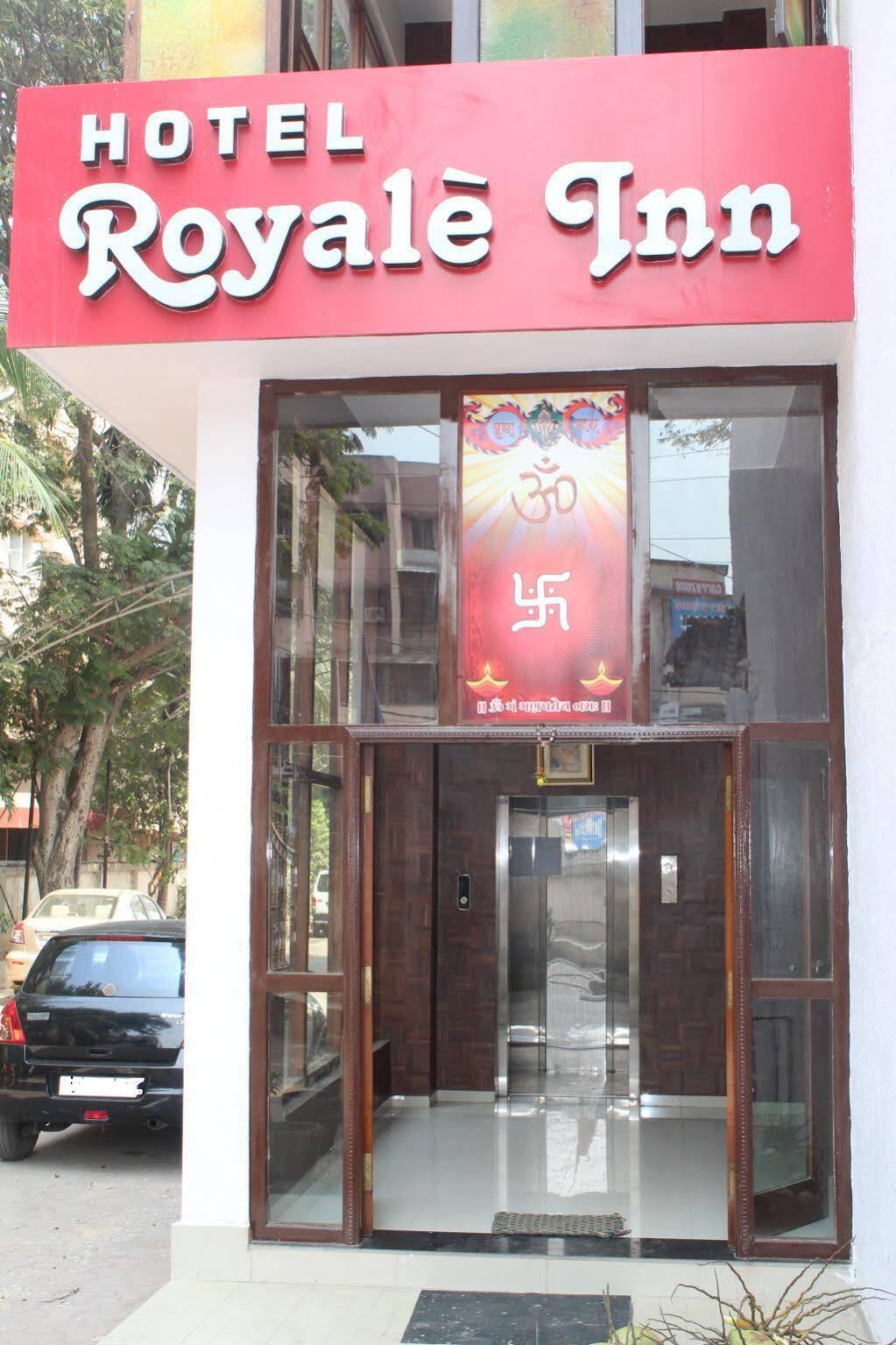 Royale Inn Вапи Екстериор снимка
